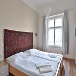 13 Single Beds In Prague Centrum