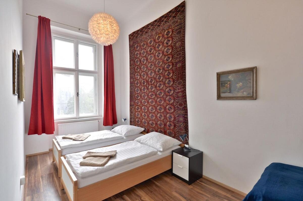 13 Single Beds In Centrum Apartment Prague